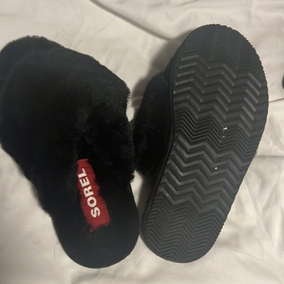 Sorel Slippers - Picture 1 of 2